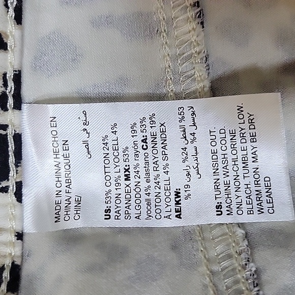 Chico's Sateen Cheetah Print Slim Leg Crop Pants Size 14 - Picture 7 of 7